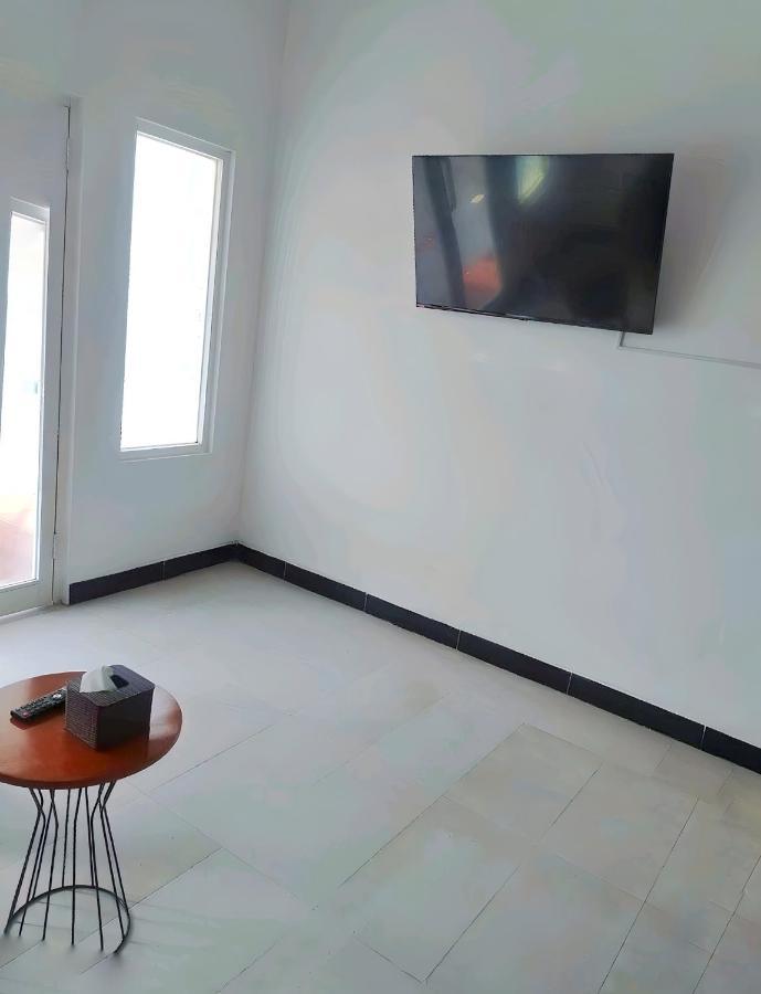 Homestay Omah Putih Bantul Exteriér fotografie